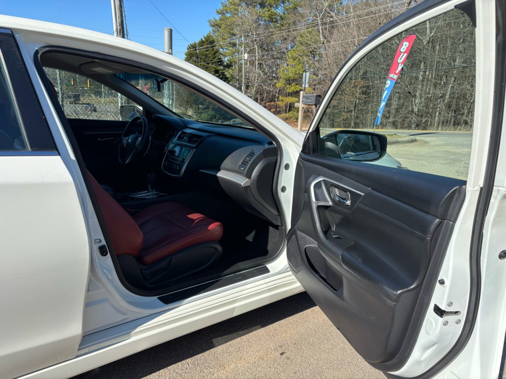 2017 Nissan Altima Image 10