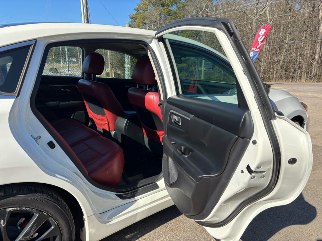 2017 Nissan Altima Image 12