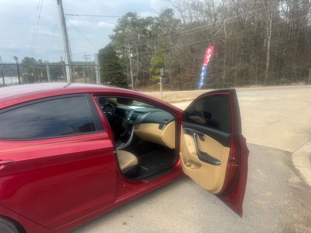 2013 Hyundai Elantra Image 7