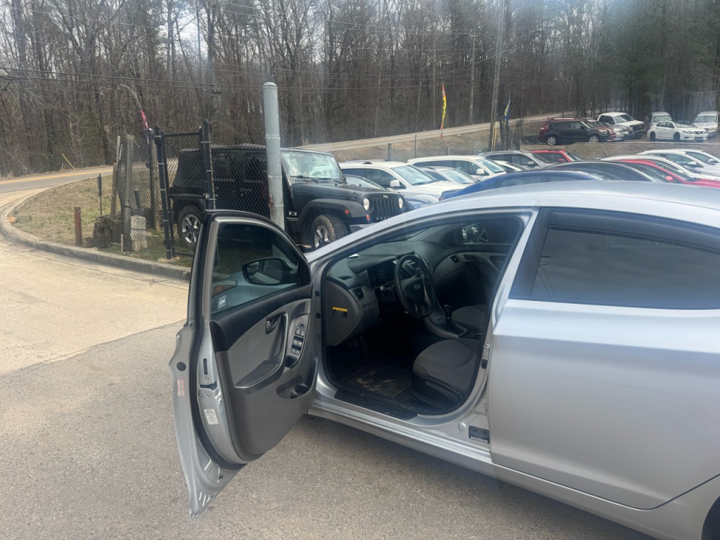 2014 Hyundai Elantra Image 5