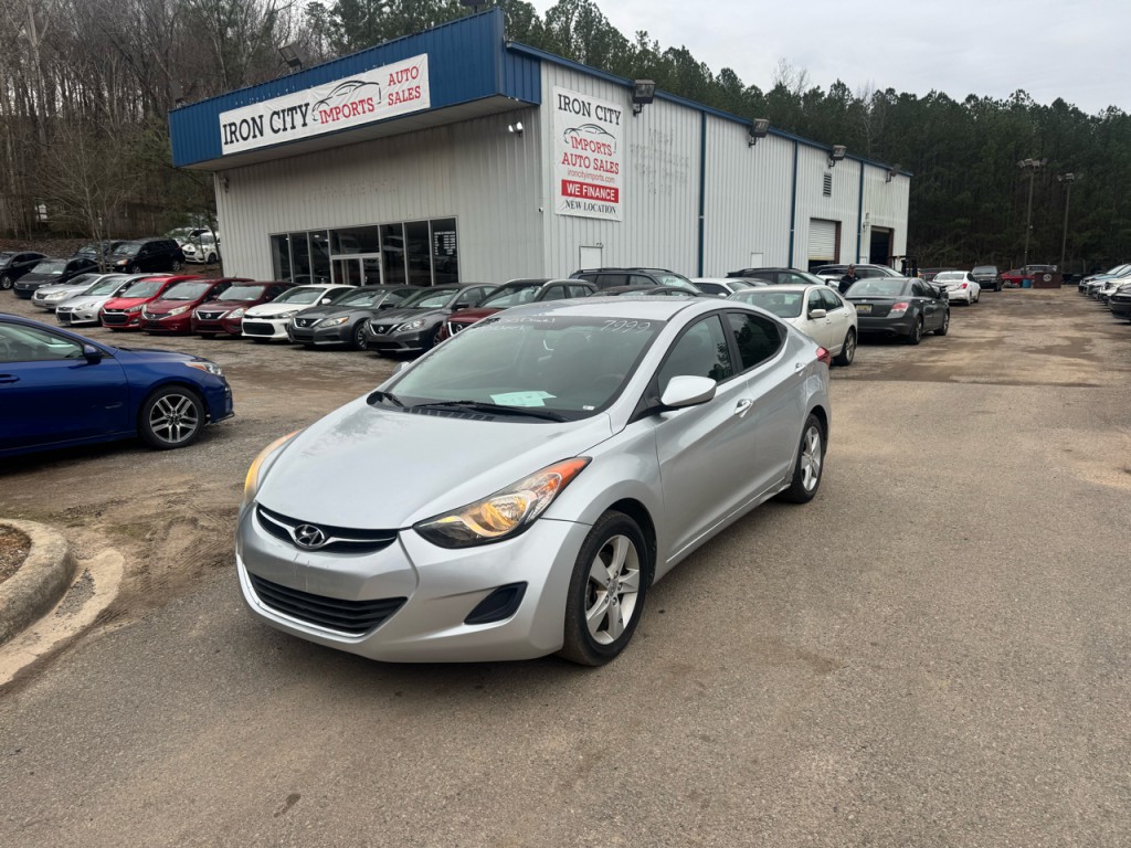 2013 Hyundai Elantra Image 1