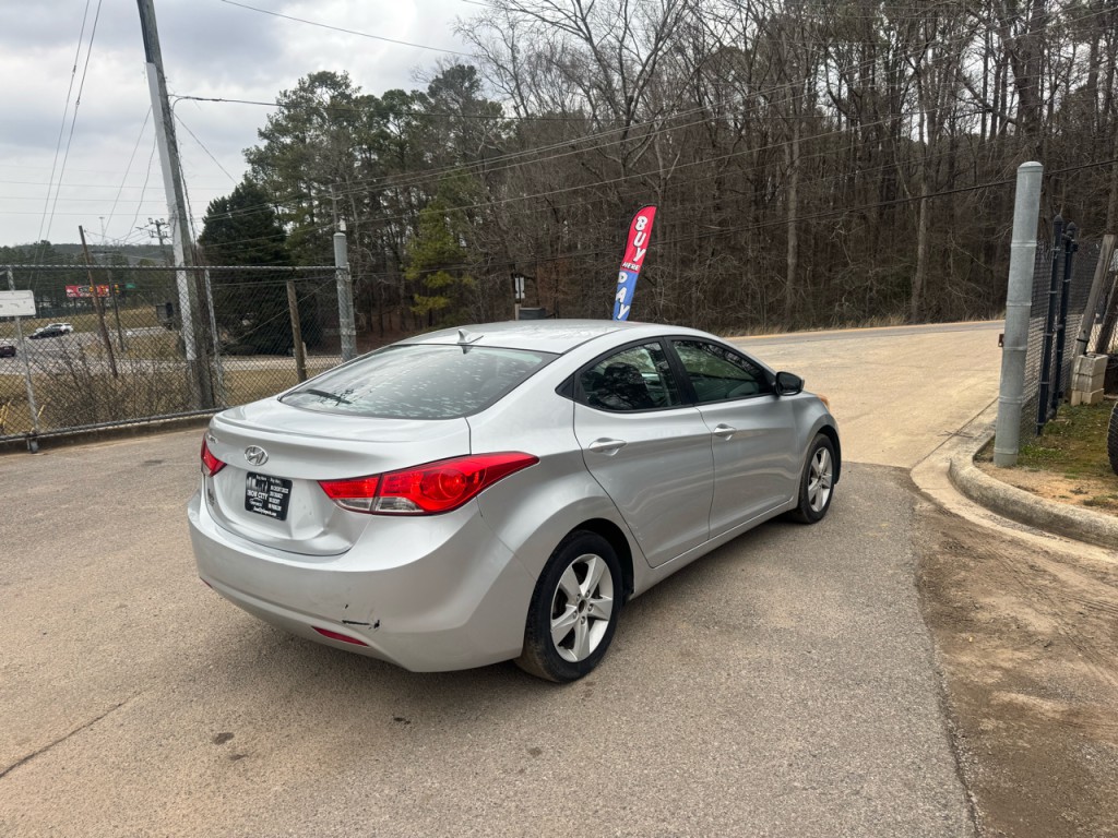 2013 Hyundai Elantra Image 3
