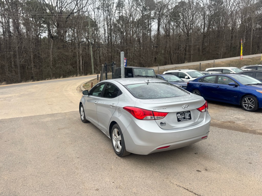2013 Hyundai Elantra Image 4