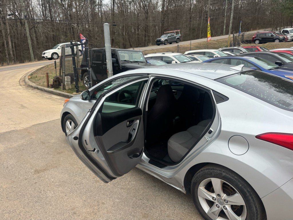 2013 Hyundai Elantra Image 6