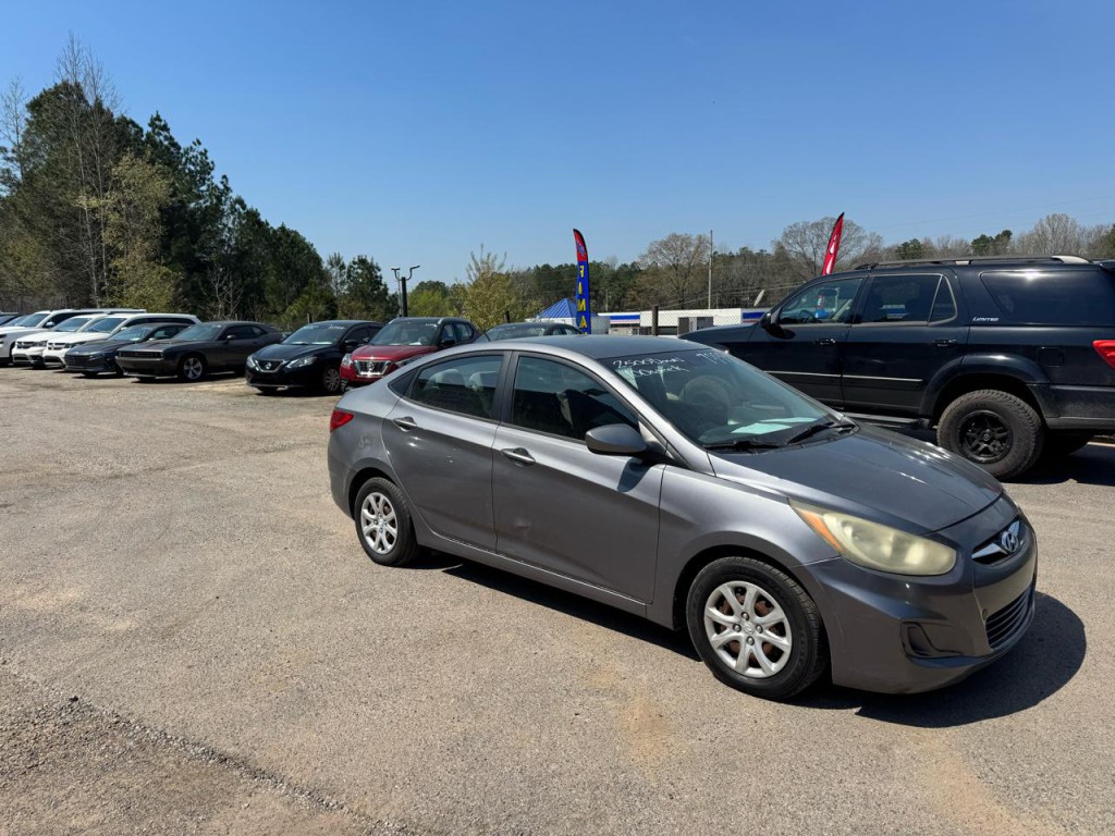 2014 Hyundai Accent Image 2