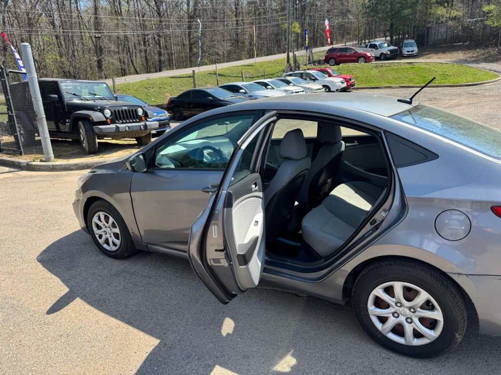 2014 Hyundai Accent Image 4