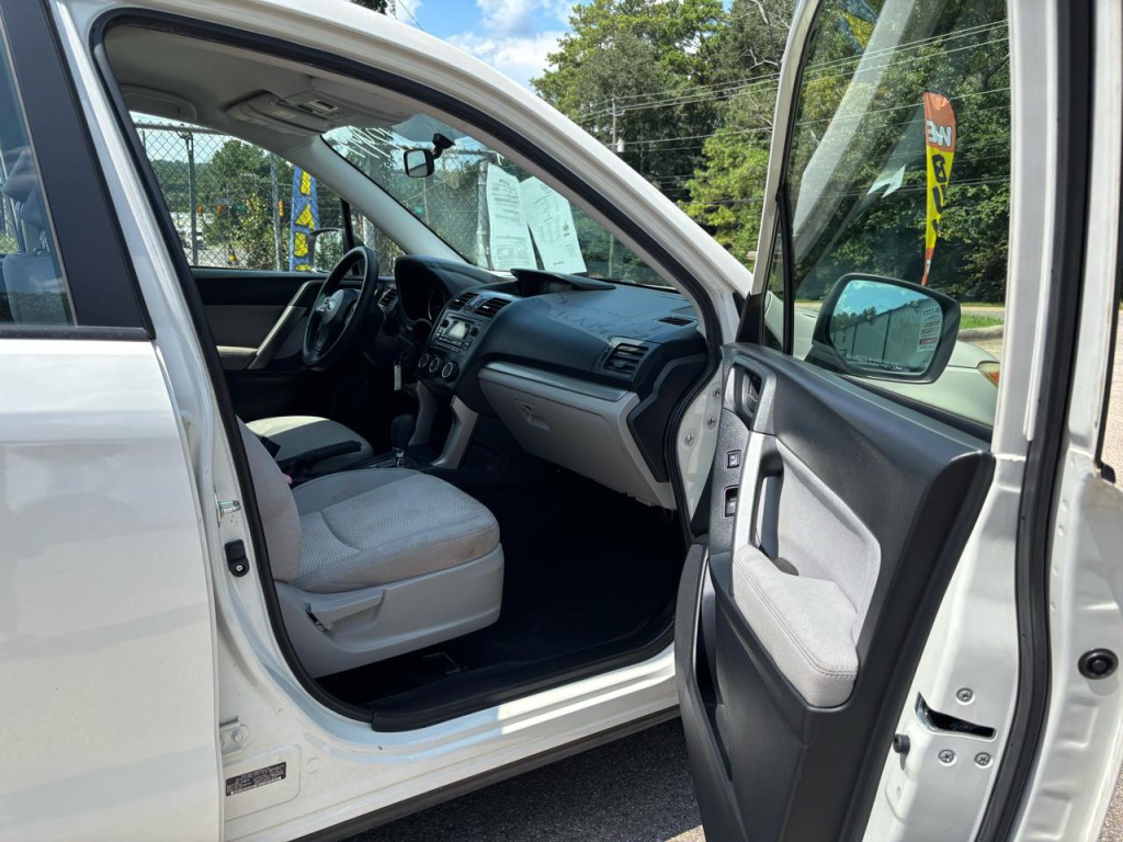2015 Subaru Forester Image 9