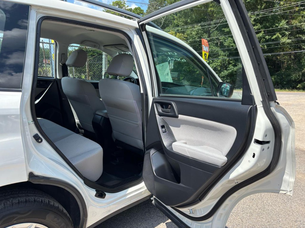 2015 Subaru Forester Image 10