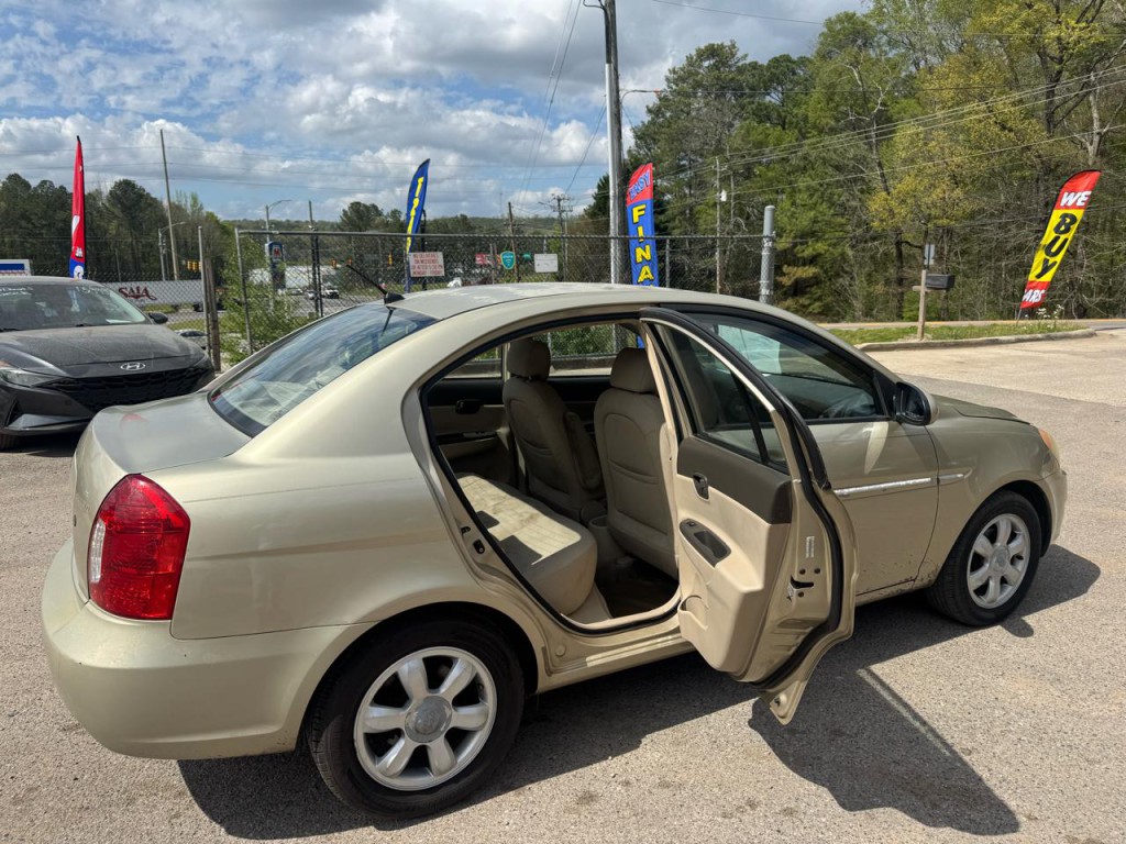 2006 Hyundai Accent Image 6