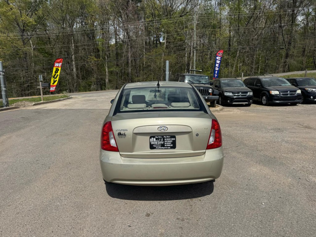 2006 Hyundai Accent Image 8