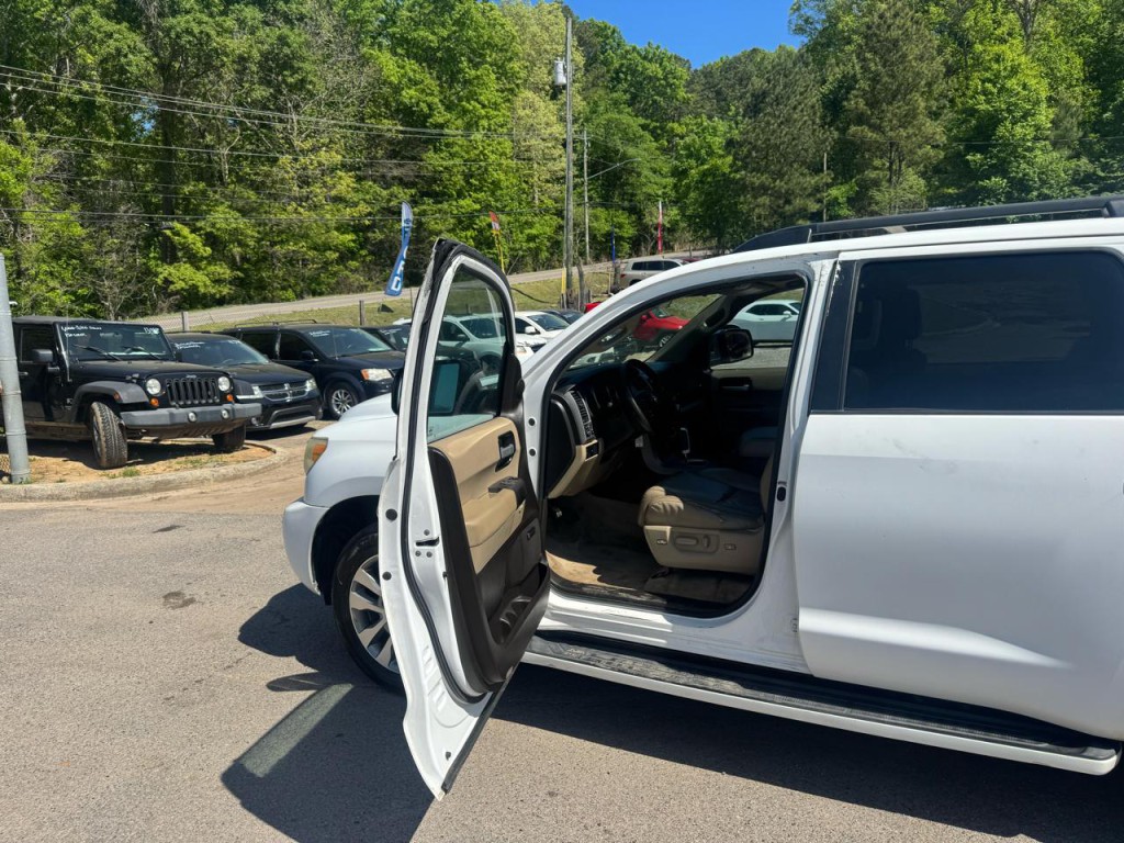 2011 Toyota Sequoia Image 3