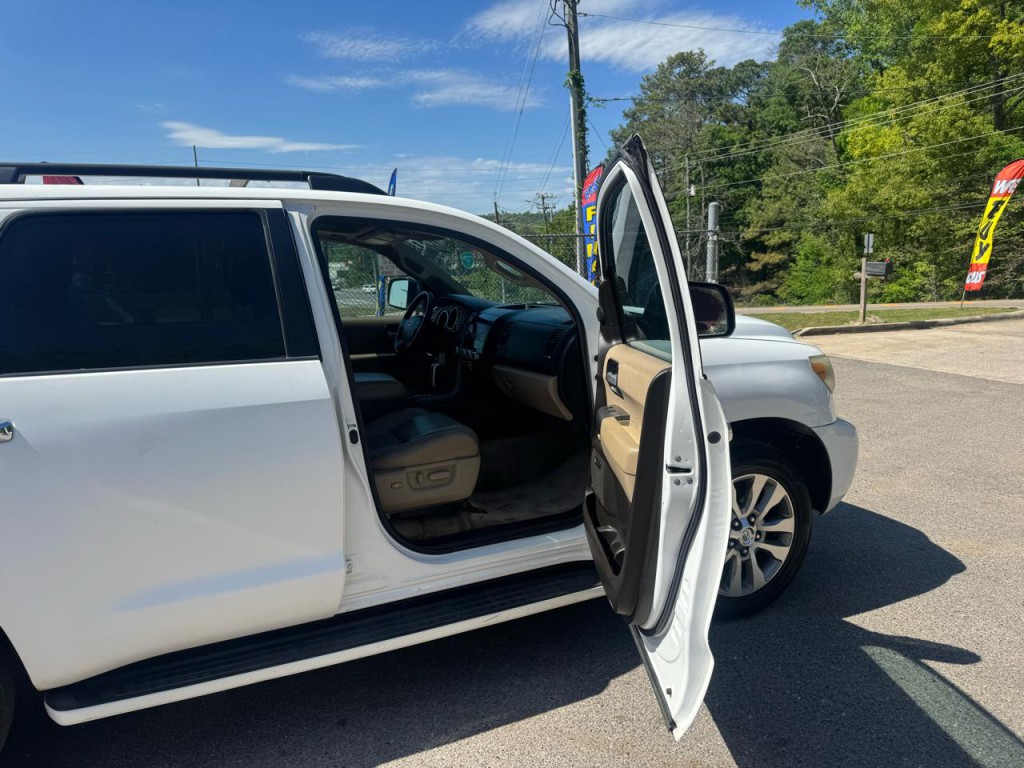 2011 Toyota Sequoia Image 5