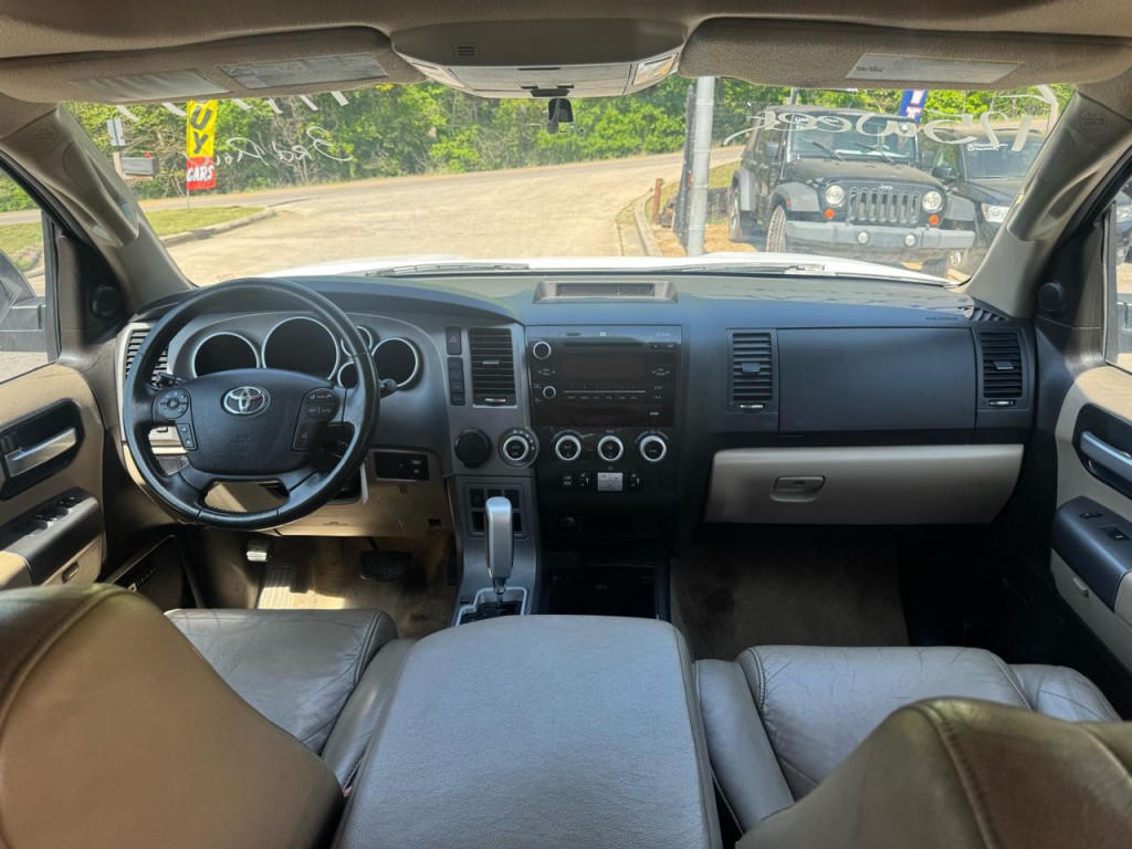 2011 Toyota Sequoia Image 7