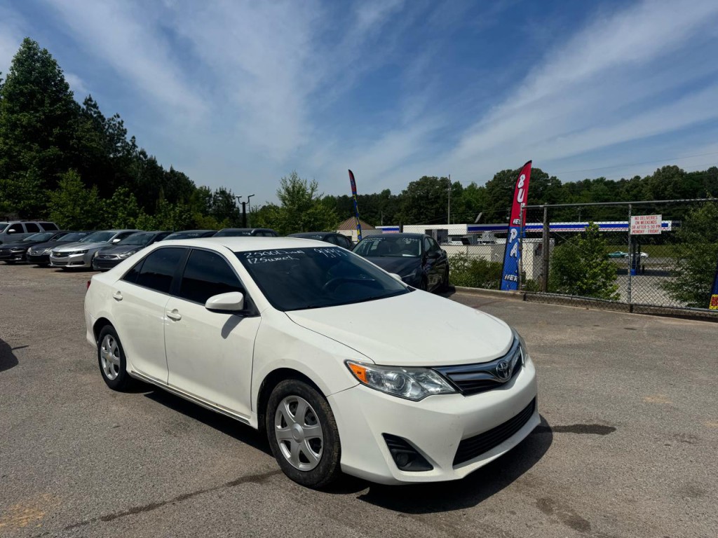 2014 Toyota Camry Image 2