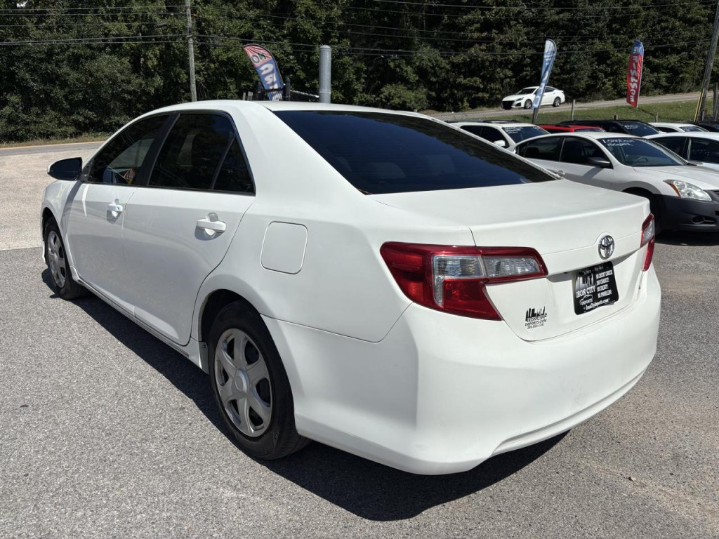2014 Toyota Camry Image 4