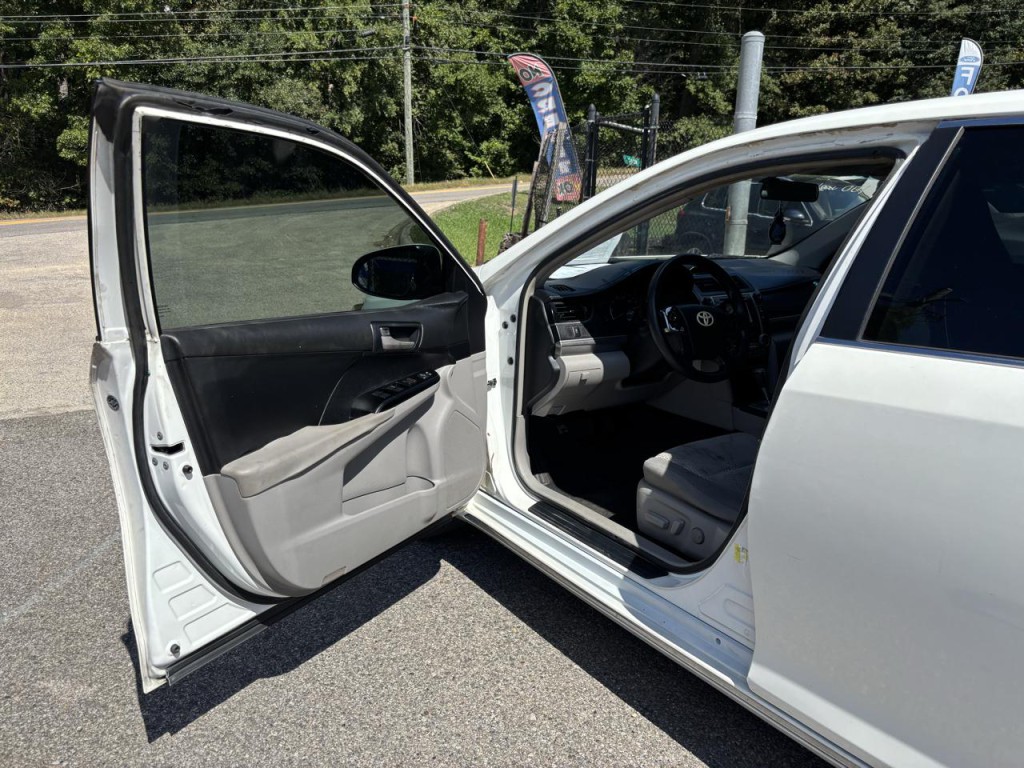 2014 Toyota Camry Image 5