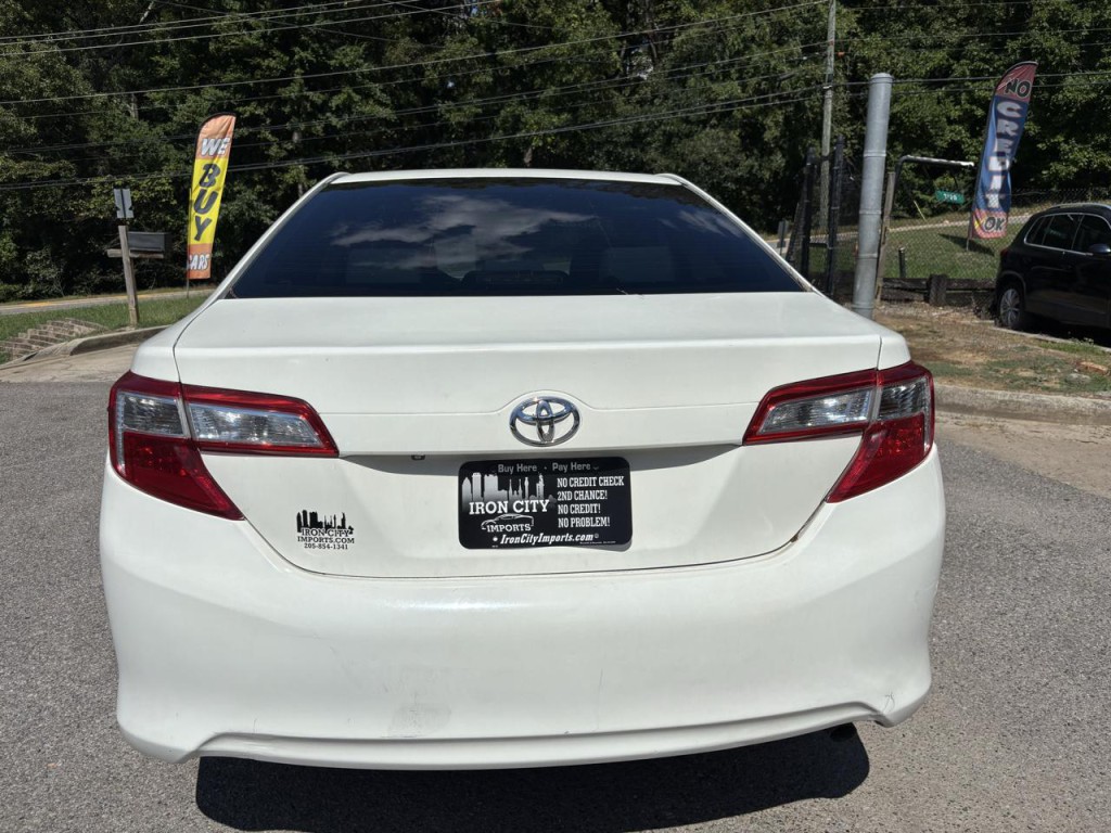 2014 Toyota Camry Image 12