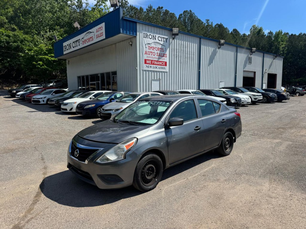 2017 Nissan Versa Image 1