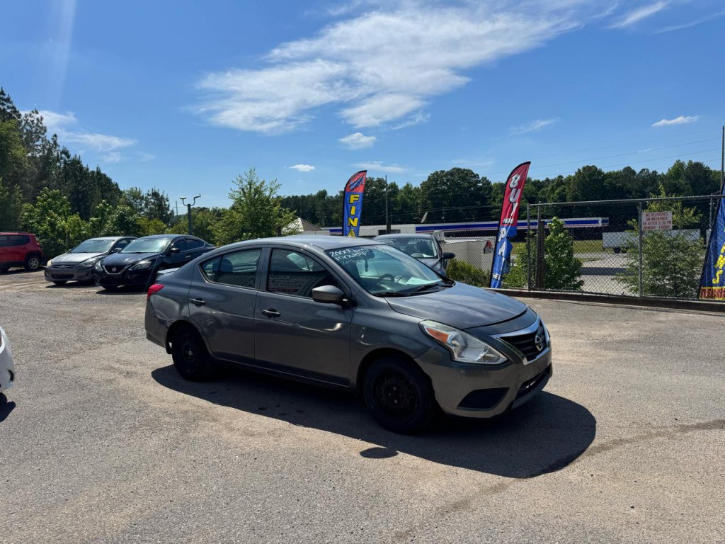 2017 Nissan Versa Image 2