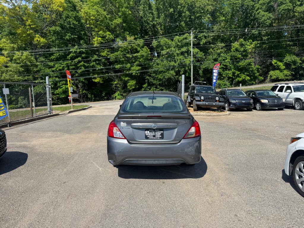 2017 Nissan Versa Image 8