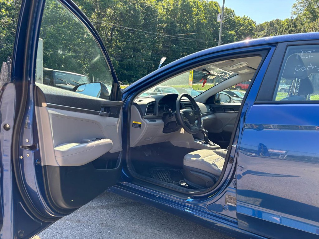 2018 Hyundai Elantra Image 5