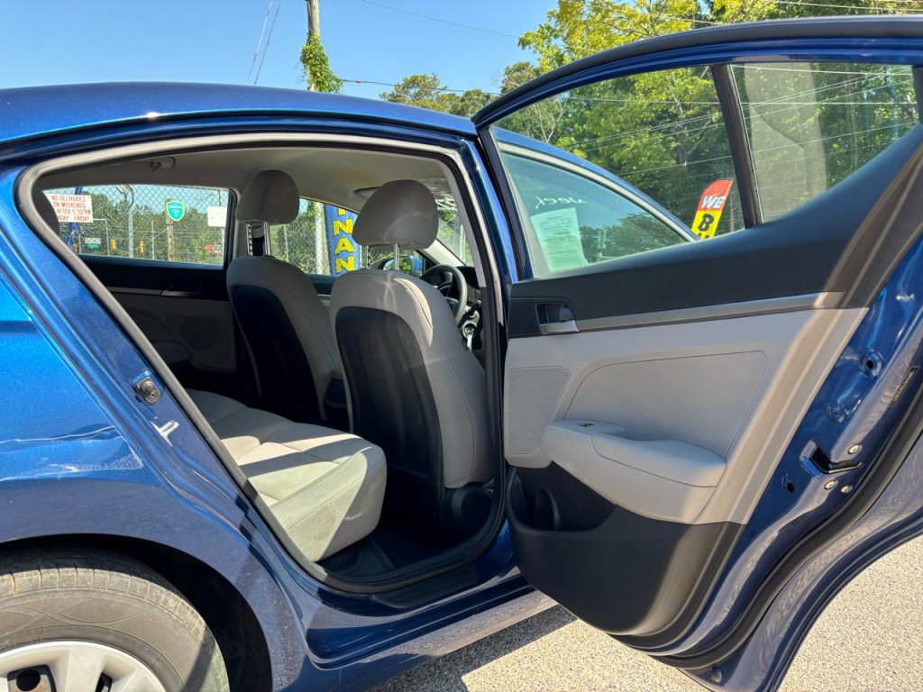 2018 Hyundai Elantra Image 7