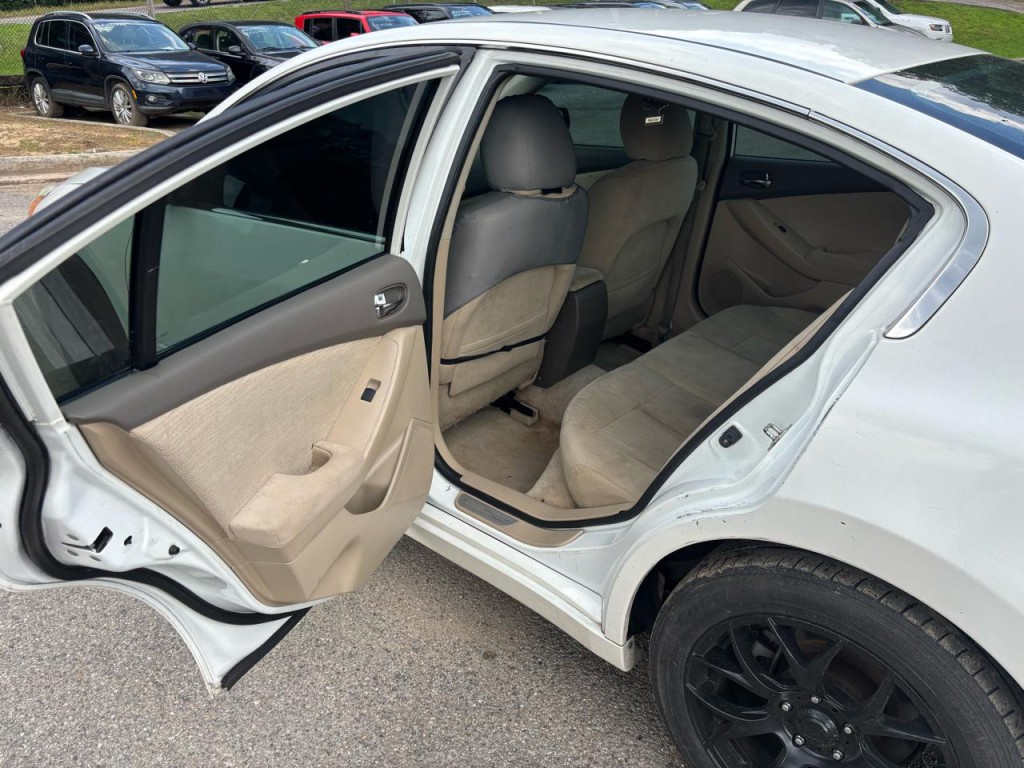 2012 Nissan Altima Image 7