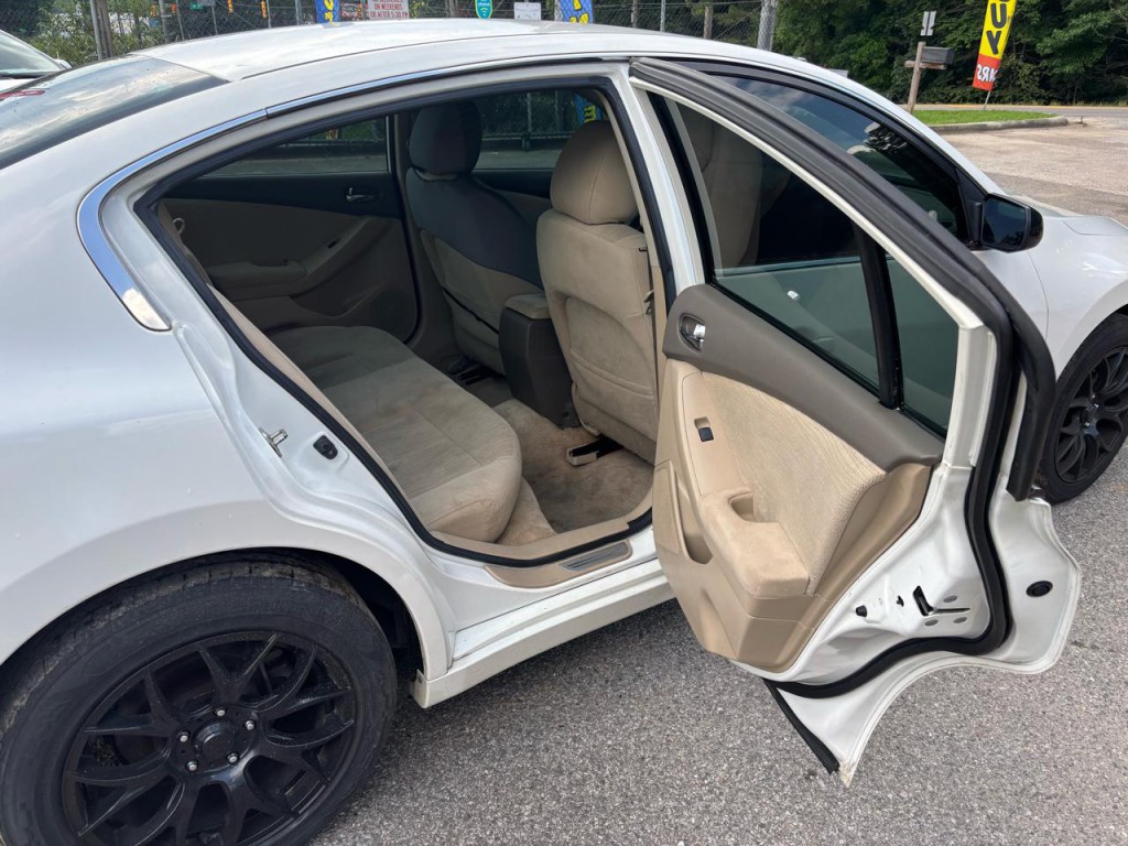 2012 Nissan Altima Image 8