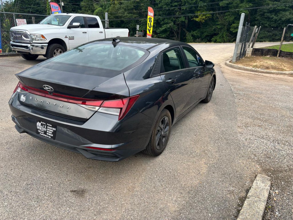 2021 Hyundai Elantra Image 3