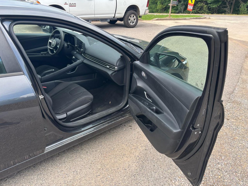 2021 Hyundai Elantra Image 8
