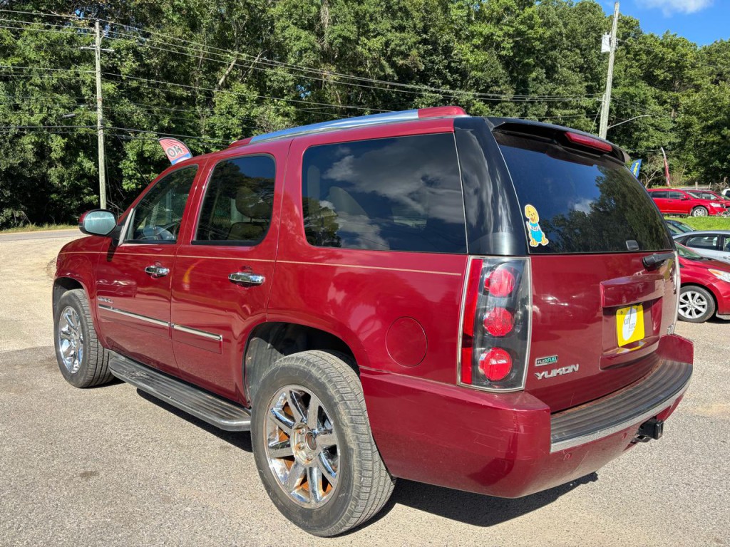 2011 GMC Yukon Image 3