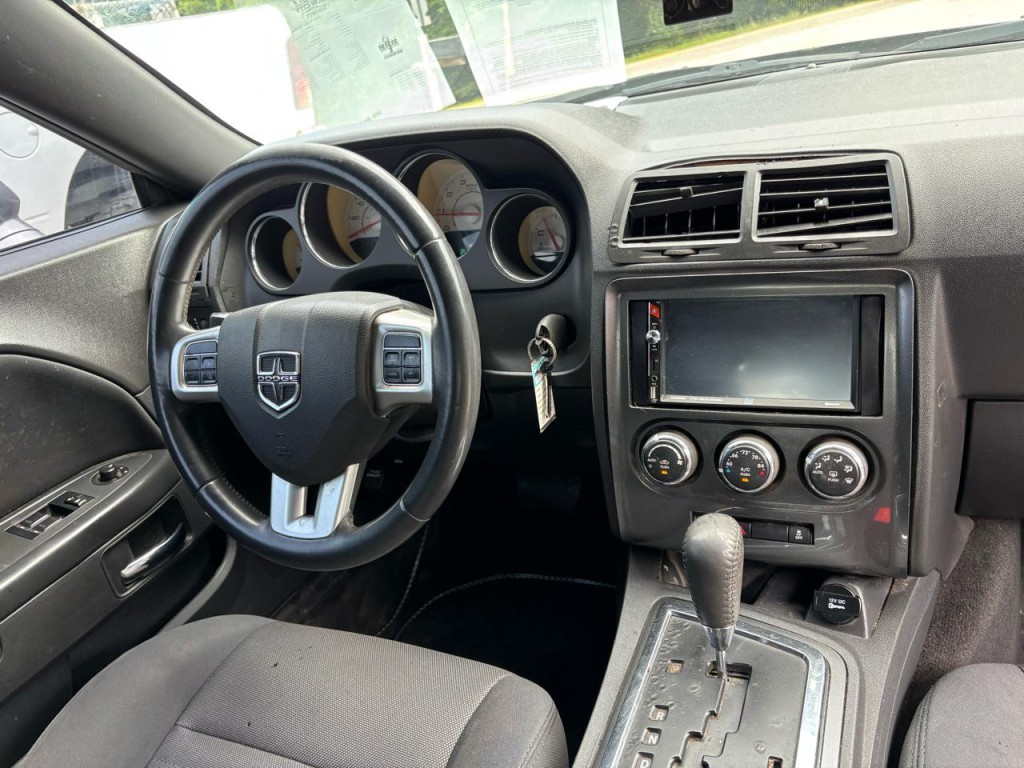 2014 Dodge Challenger Image 9