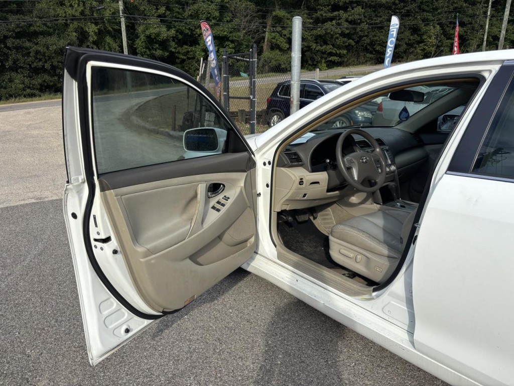 2010 Toyota Camry Image 5