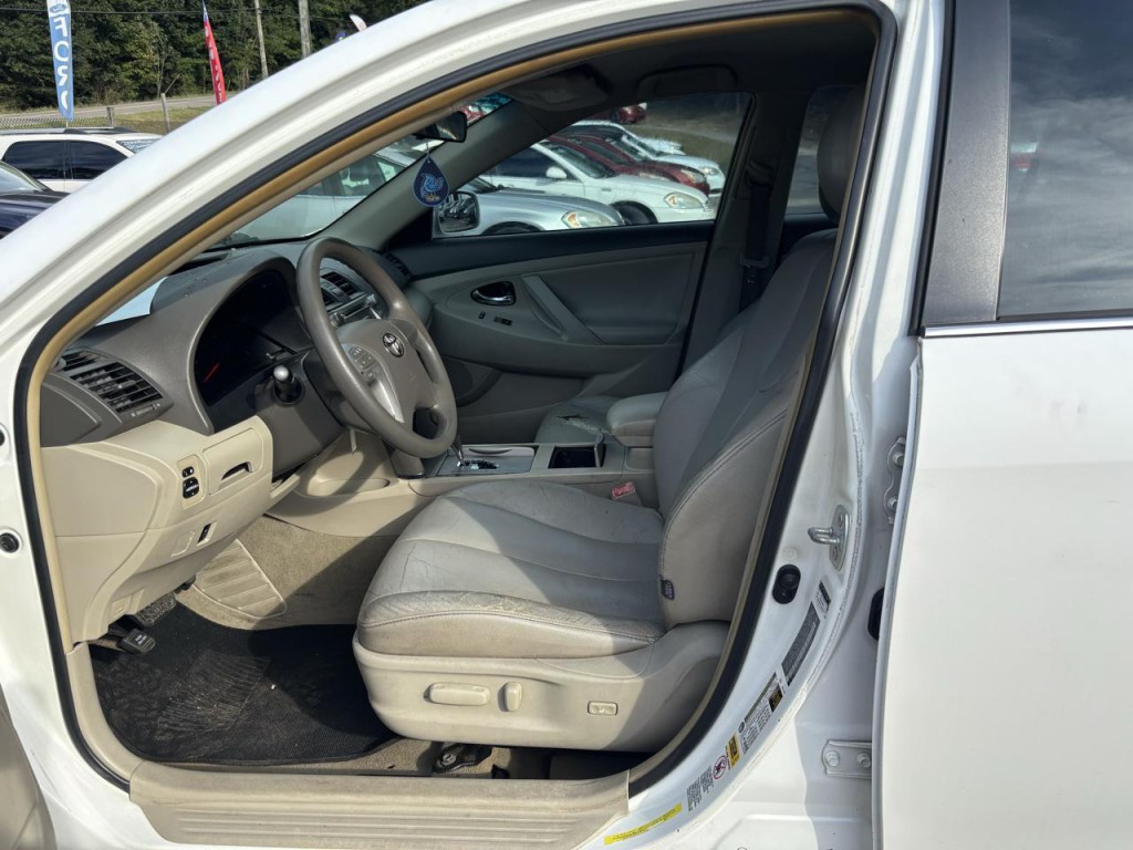 2010 Toyota Camry Image 6