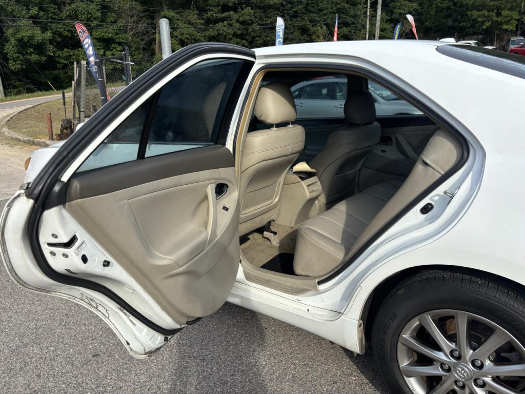 2010 Toyota Camry Image 7
