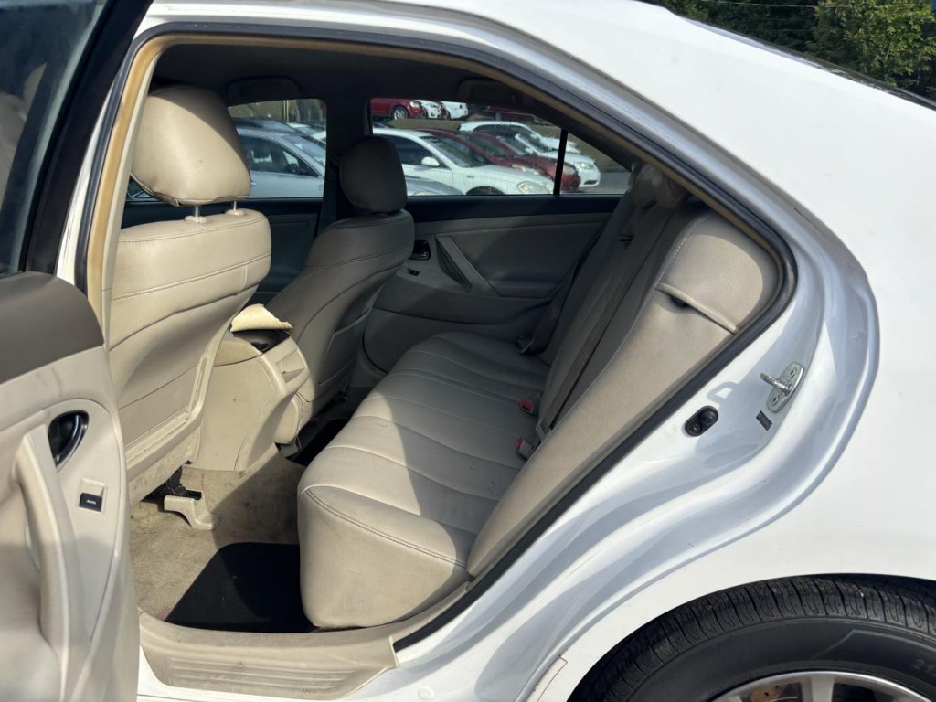 2010 Toyota Camry Image 8
