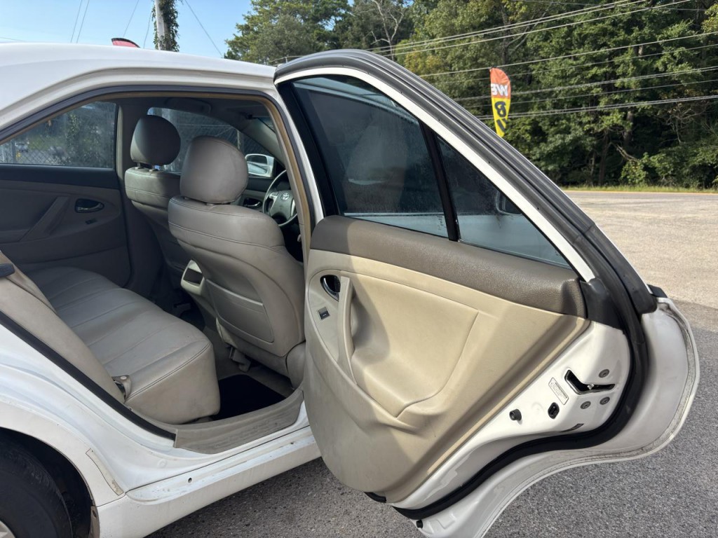 2010 Toyota Camry Image 10