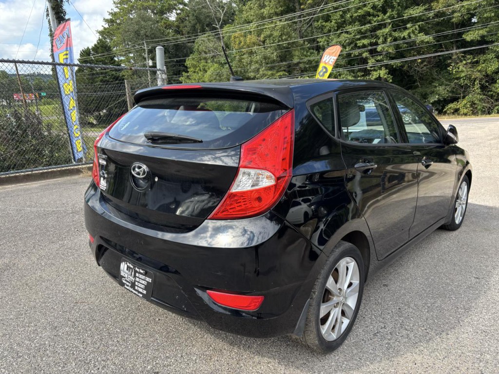 2014 Hyundai Accent Image 3