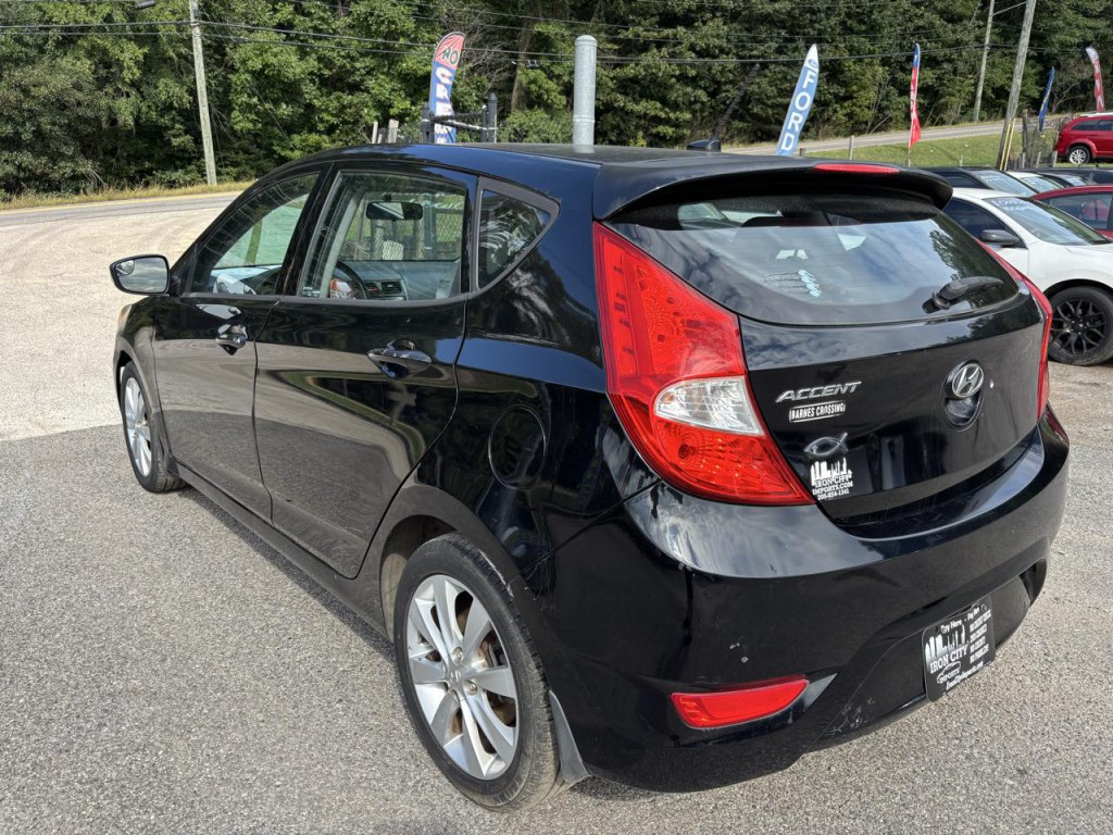 2014 Hyundai Accent Image 4