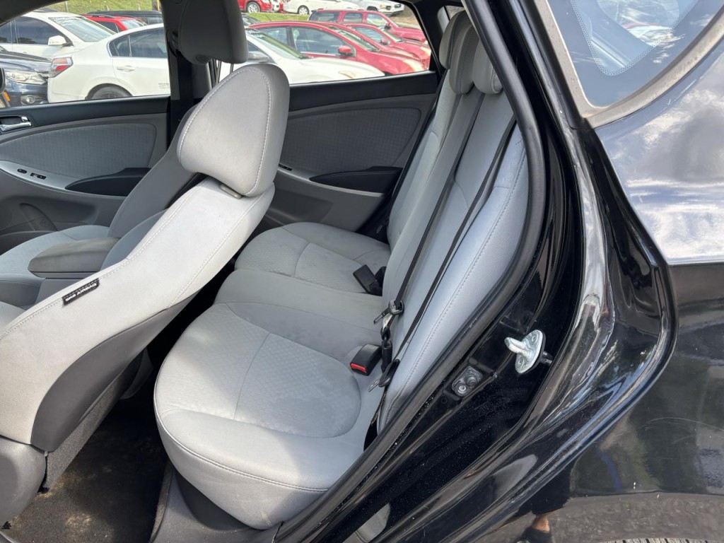 2014 Hyundai Accent Image 8