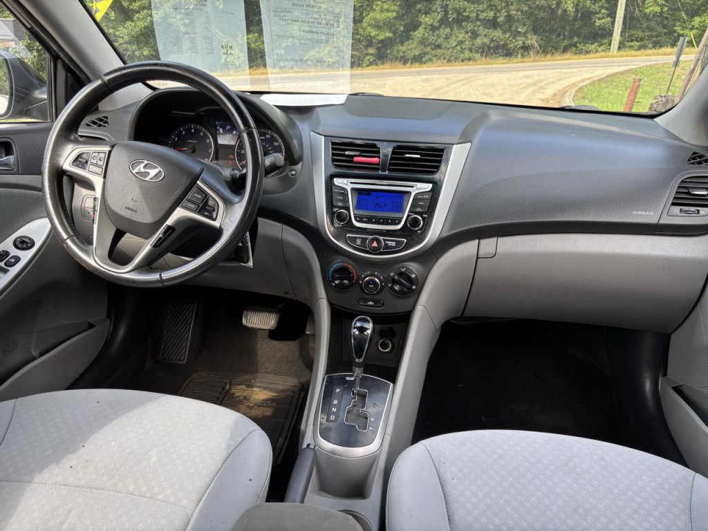 2014 Hyundai Accent Image 12