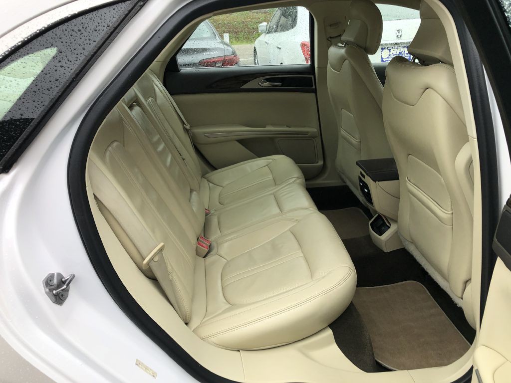 2013 Lincoln MKZ Image 16