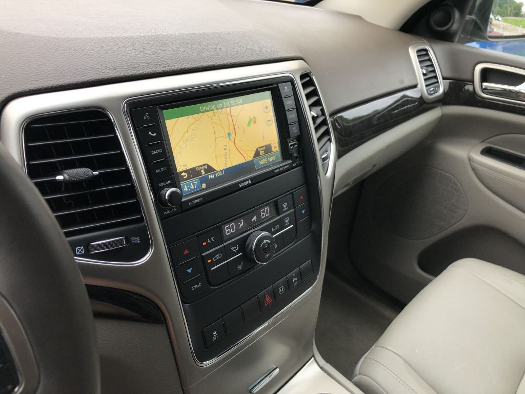 2012 Jeep Grand Cherokee Image 18