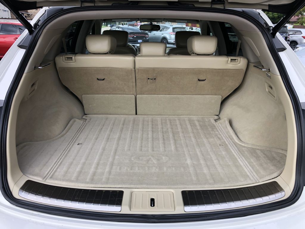 2011 INFINITI FX35 Image 10
