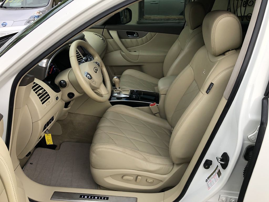 2011 INFINITI FX35 Image 13
