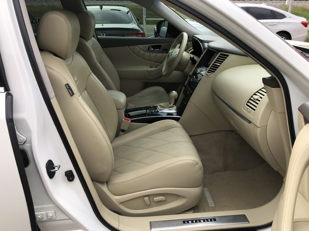 2011 INFINITI FX35 Image 14
