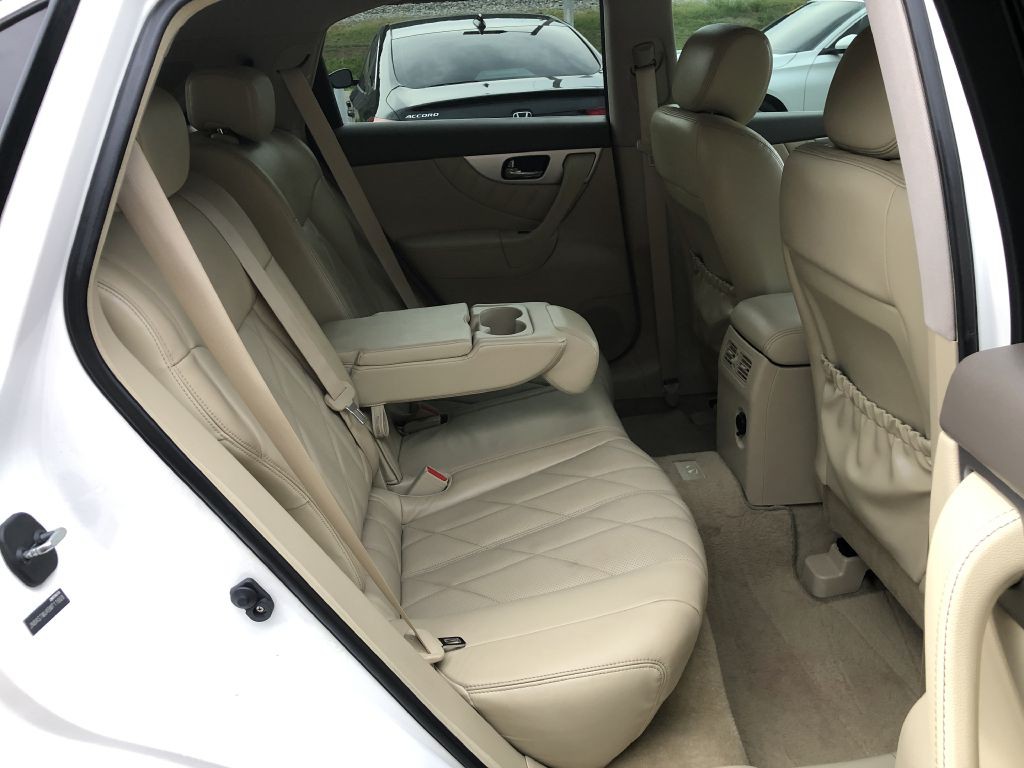 2011 INFINITI FX35 Image 15