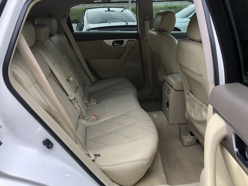 2011 INFINITI FX35 Image 16