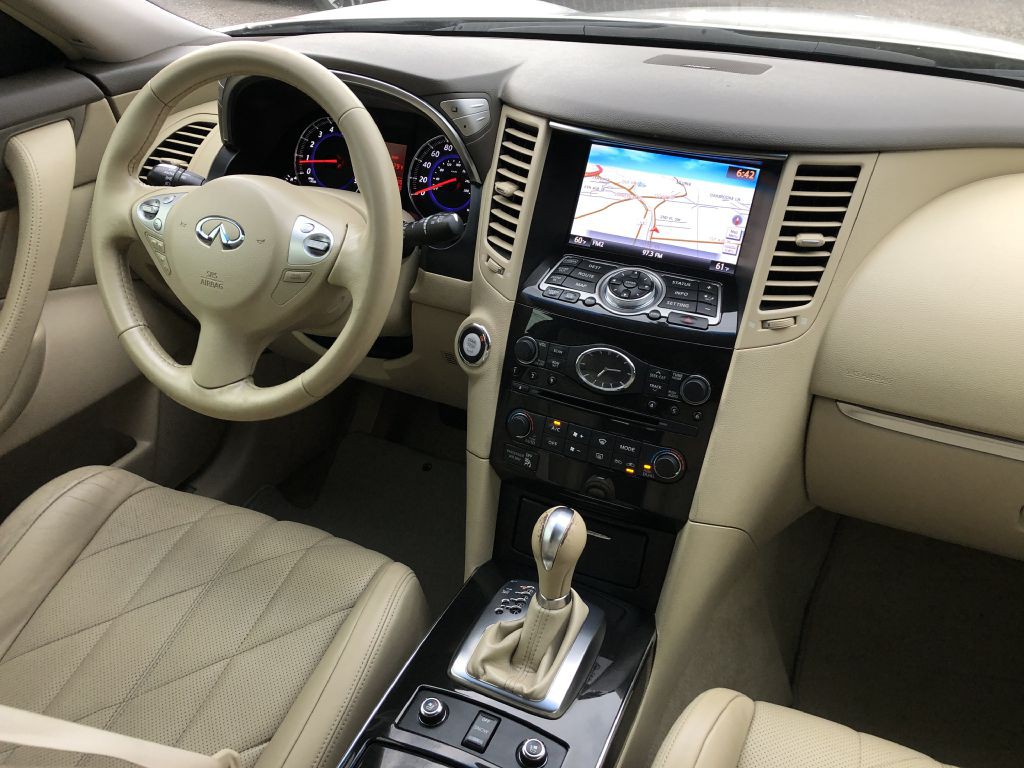 2011 INFINITI FX35 Image 17