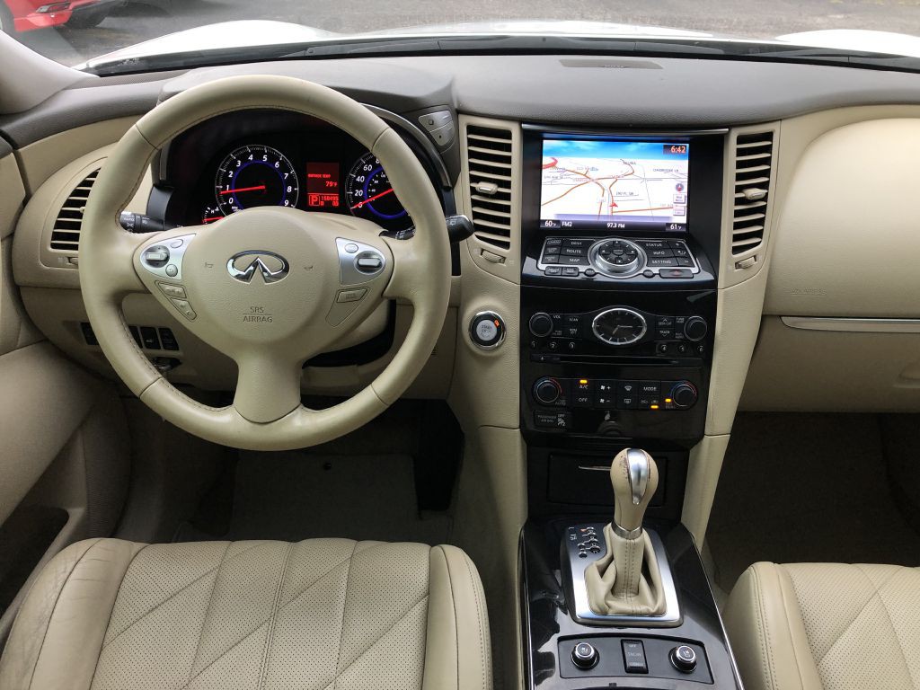 2011 INFINITI FX35 Image 18